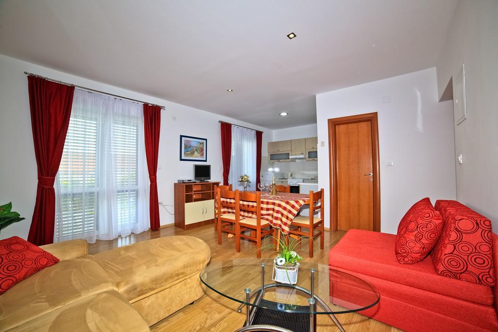 Apartments Bozikovic โปดสตรานา ภายนอก รูปภาพ